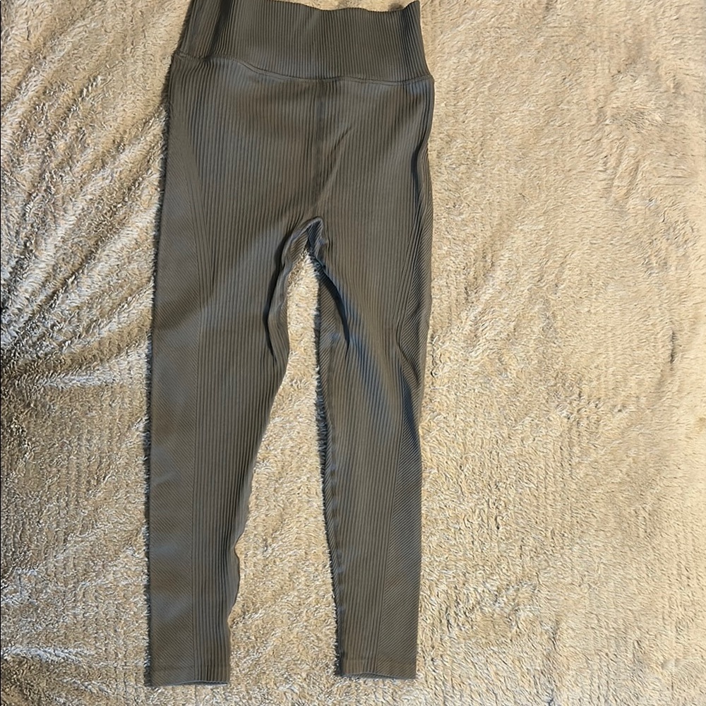 Pink Lily Women’s  Gray Ribbed Leggings